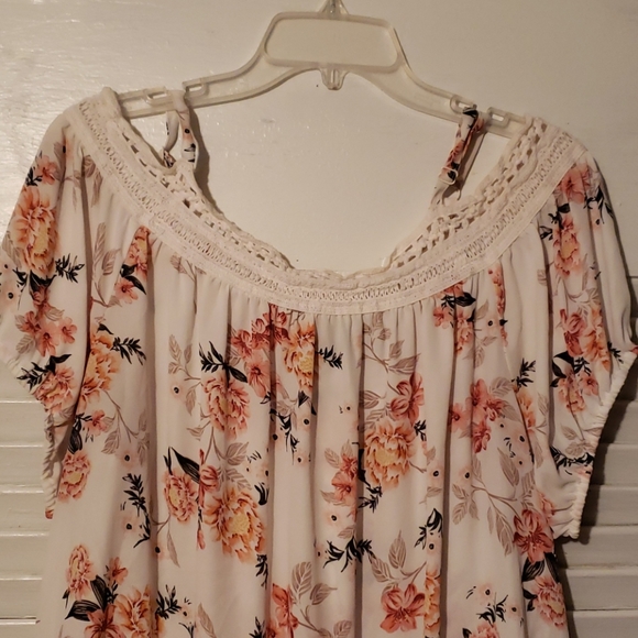 TORRID Plus Blouse - Picture 2 of 6